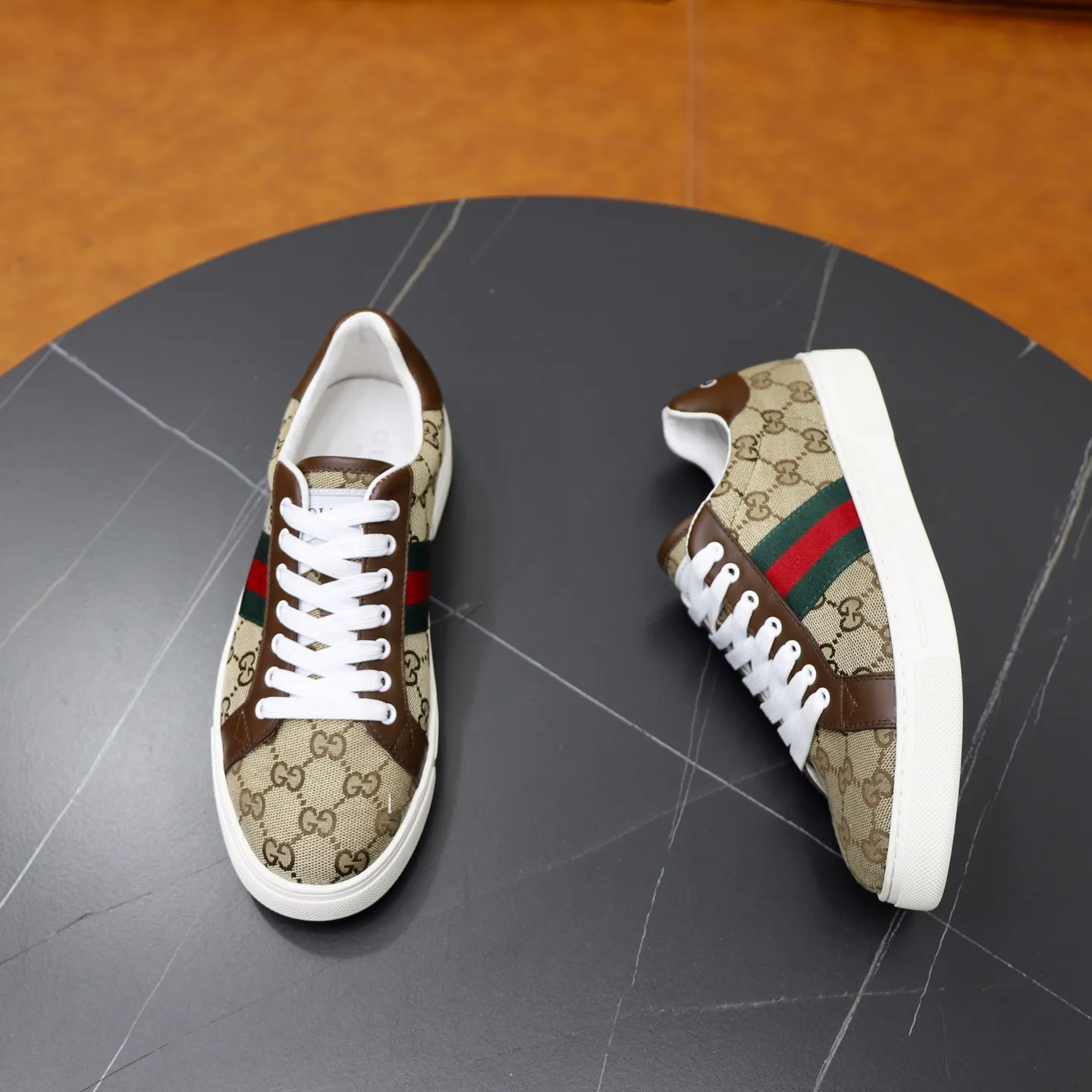 Men's shoes: 420💰🙅‍♂️🙅‍♂️🙅‍♂️ Brand: Gucci GuCCI Standard code: 38-44 (45 customized) Grade: Same as the official website Material: Brand cloth fabric Comfortable and breathable sheepskin lining Lightweight wear-resistant outsole Style category: Men's fashionable casual shoes Running sneakers Distinguished luxury brand elements Top luxury Color: actual picture color